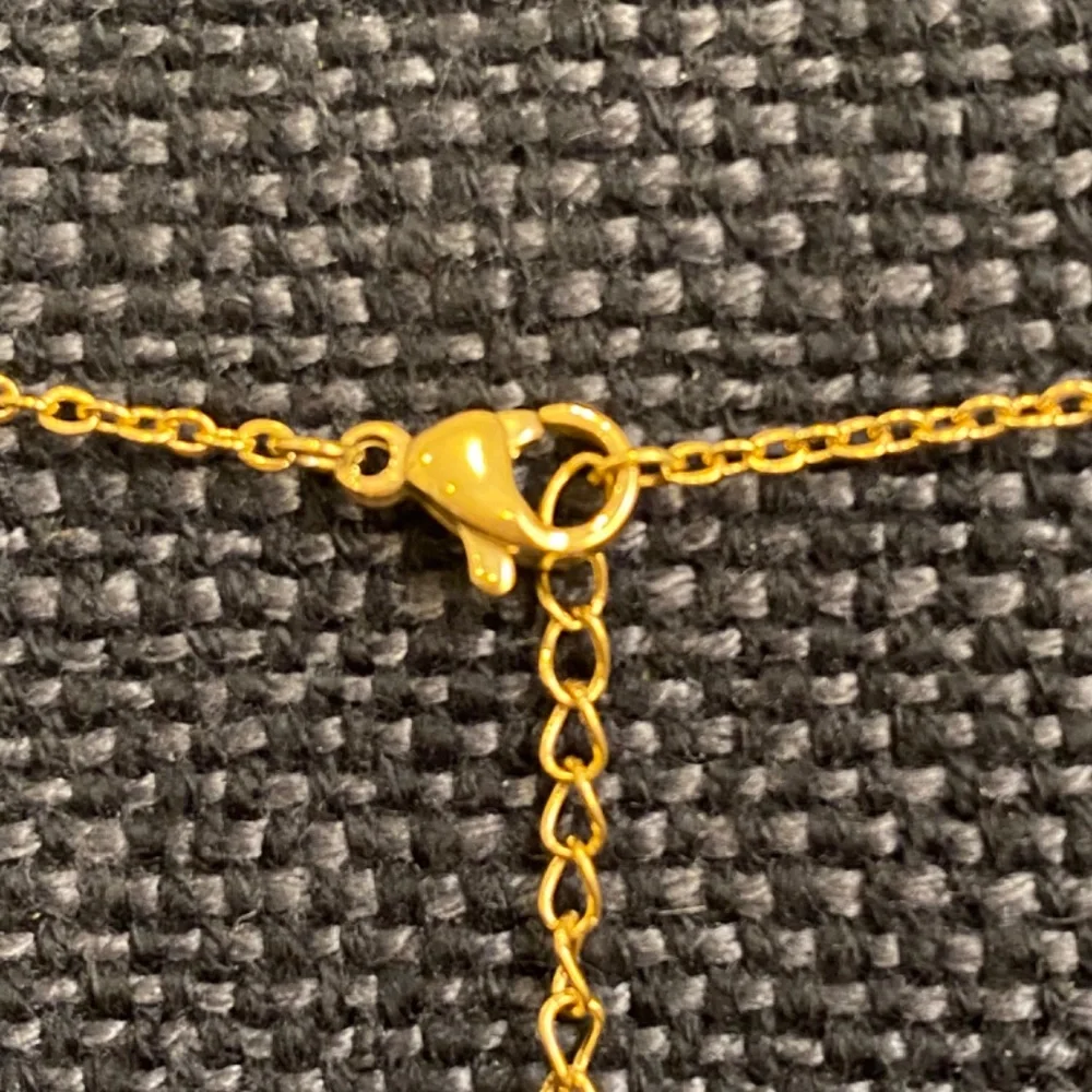 Gold Coin Bee ๐ Pendant Necklace - Elegant Women's Layering Chain - Picture 5 of 6